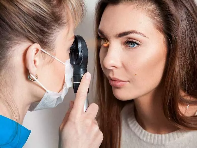 Praca przed ekranem kontra wzrok – w tym starciu oczy potrzebują wsparcia