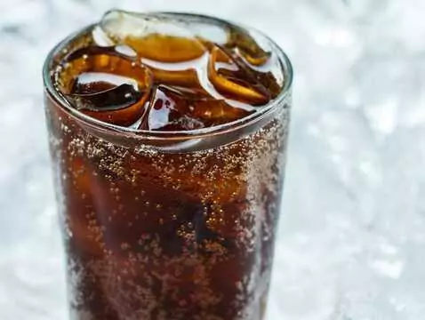 Sejm przyjął ustawę o podatku od cukru. Czy spowoduje on mniejszą otyłość wśród Polaków?