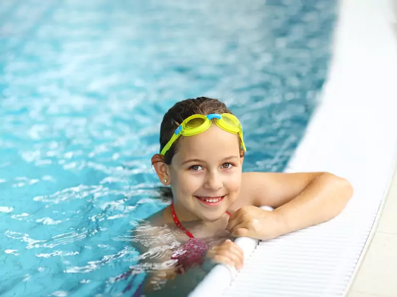 Czy chlorowana woda w basenie ma wpływ na rozwój astmy u dzieci?