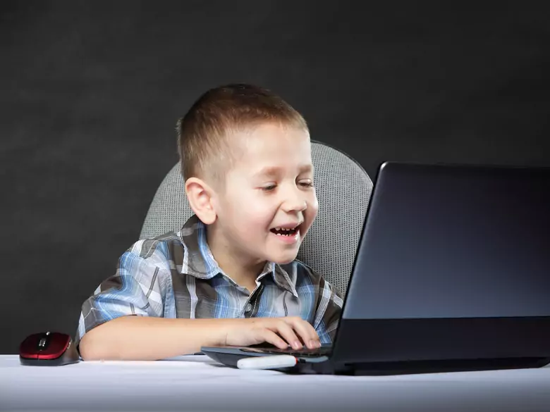 Czy czas spędzany przed ekranem to nowy winowajca dziecięcej nadwagi?