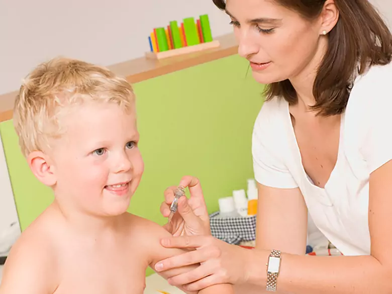 Szczepienie przeciwko odrze zapobiega rozwojowi astmy i alergii