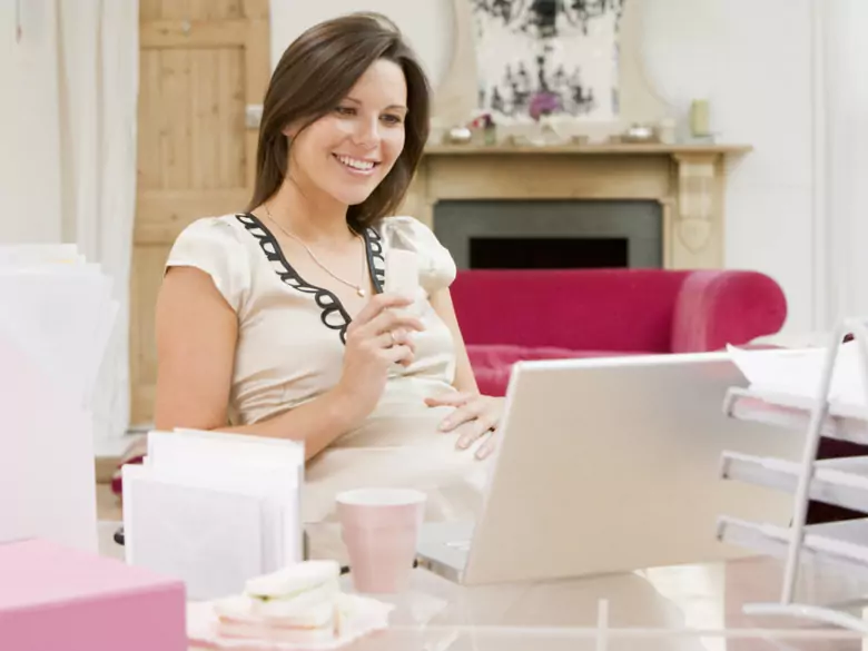 Większość pracujących matek pracowałaby nawet, gdyby nie było takiej konieczności