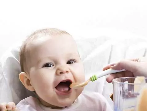 Zaparcia u niemowlaka – jak sobie radzić?