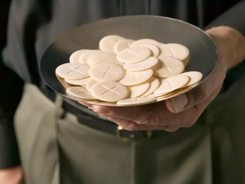 Pierwsza Komunia Święta – radość dziecka, stres rodziców