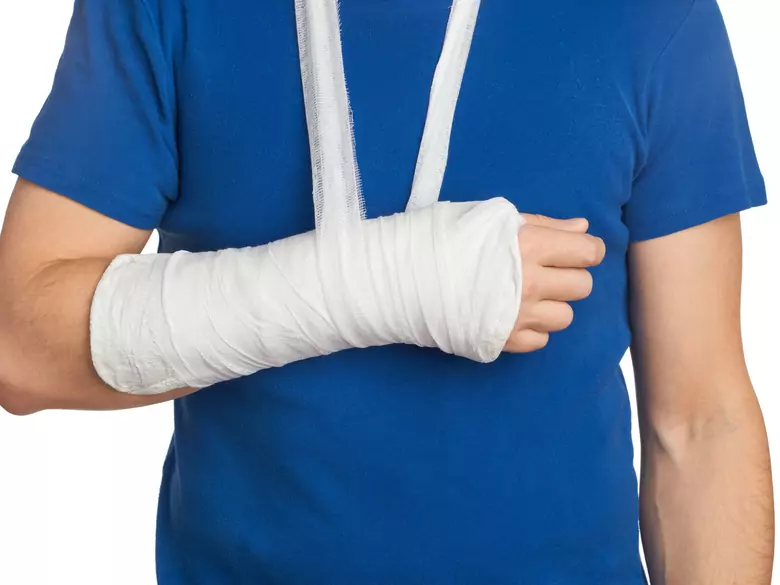 Złamanie paliczka a jego wybicie - pierwsza pomoc