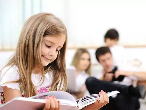 Zrozumienie i wsparcie - jak rodzice mogą pomóc dzieciom przebrnąć przez czas egzaminów?