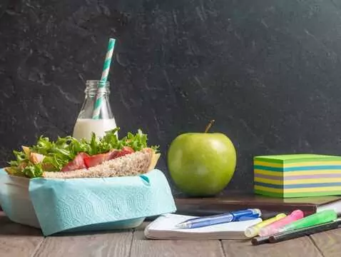 Lunchbox na piątkę, czyli jak skomponować dziecku posiłek do szkoły