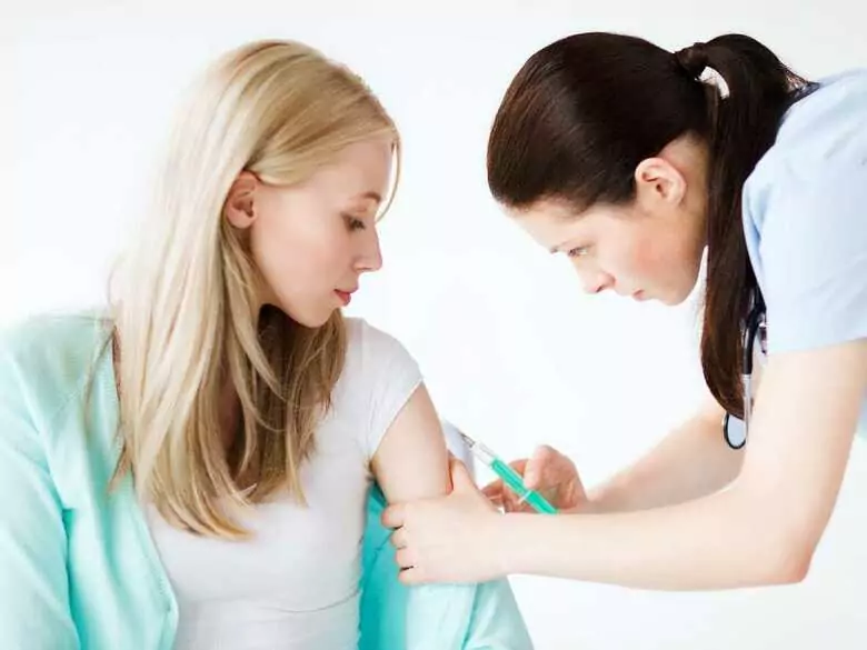 Prawie co druga szkoła dołączyła do programu szczepień przeciw HPV